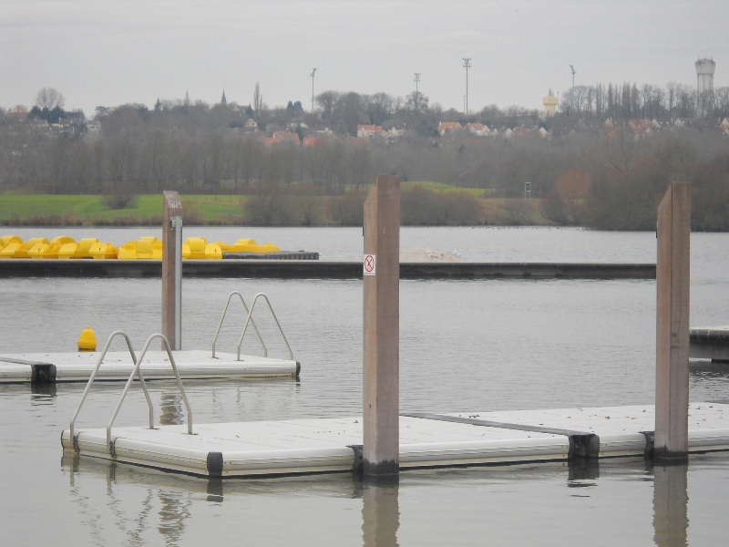 Pieux pour pontons flottants