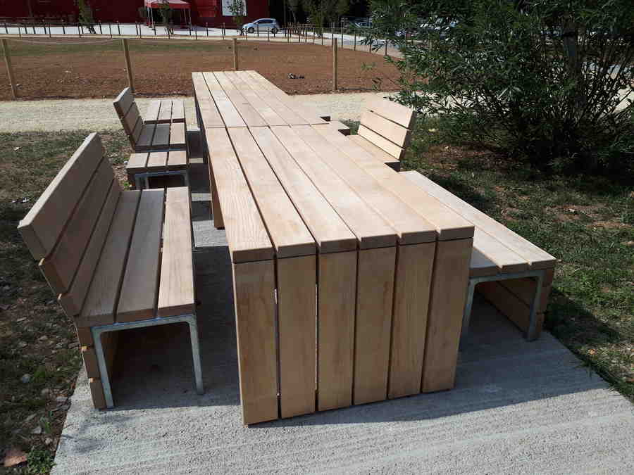 Bancs et table Poitiers